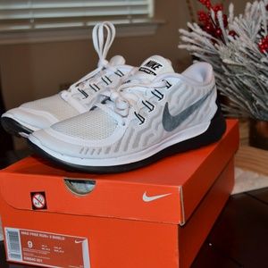 nike free rn+3 shield